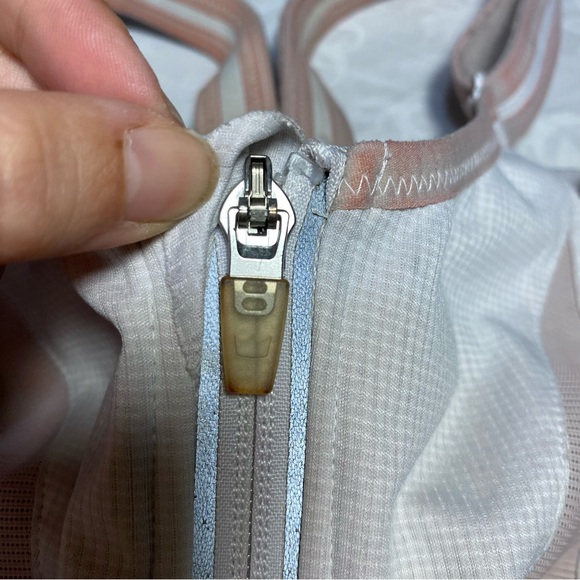 SHEFIT Ultimate Sports Bra in size Luxe (large) White, Tie Dyed in Great Shape - Picture 12 of 16